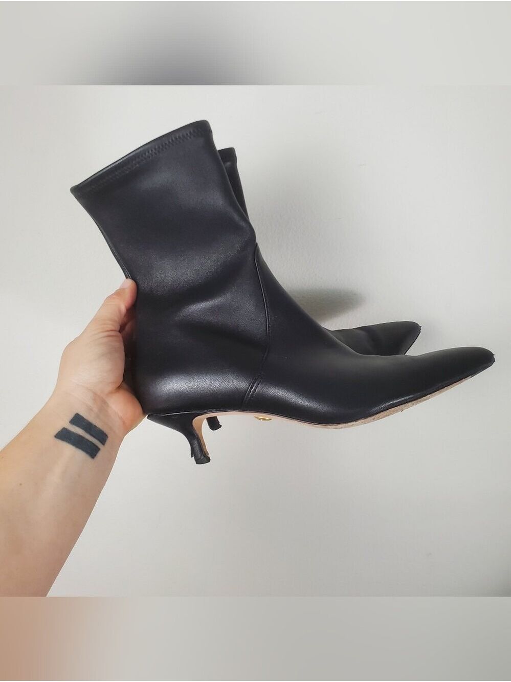 Vero Cuoio Black Pointed Toe Kitten Heel Ankle Boots Women Size 7.5